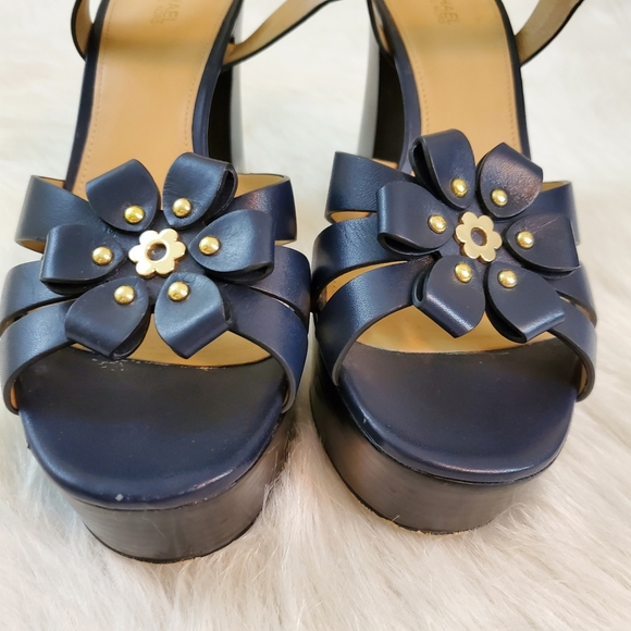 **Michael Kors Sz 8.5 Tara Navy Floral Sandals - Picture 9 of 12